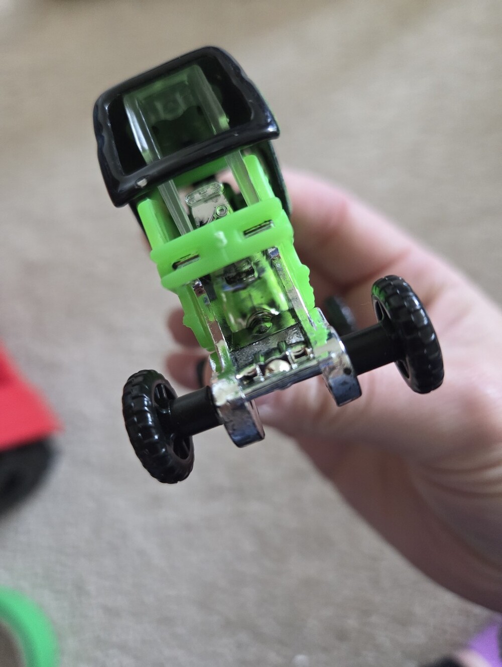 Monster Jam Grave Digger: 4 Time Champion 2019 Silver Chrome - Glow In The Dark - Picture 12 of 16